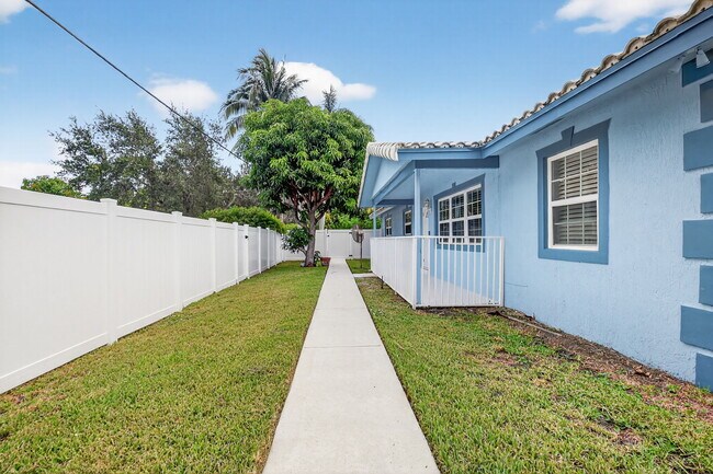 601 SW 5th Ave in Delray Beach, FL - Building Photo - Building Photo