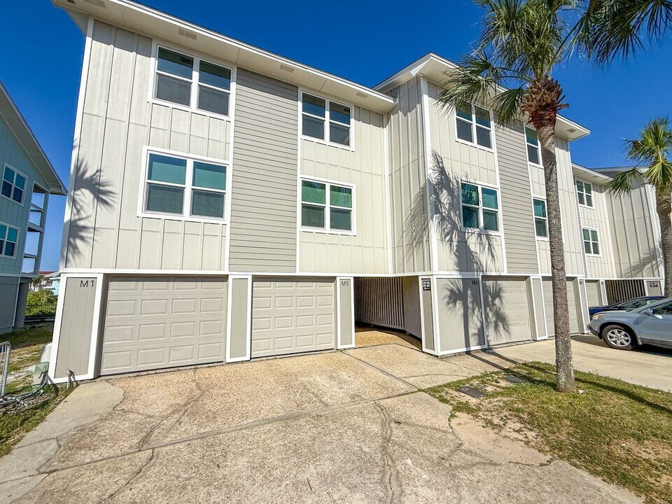 200 Pensacola Beach Rd in Gulf Breeze, FL - Building Photo