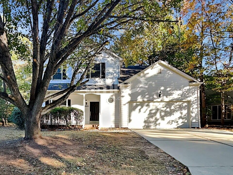 1305 Groveland Trl in Greensboro, NC - Building Photo