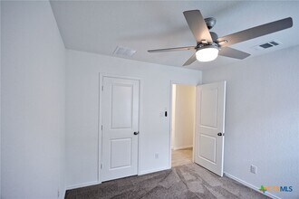 776 Bullsnake Trl in New Braunfels, TX - Foto de edificio - Building Photo