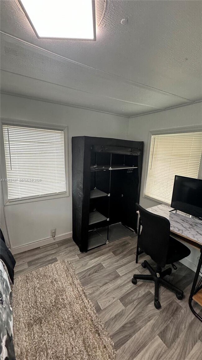 601 NE 4th Ct. in Hallandale Beach, FL - Building Photo - Building Photo