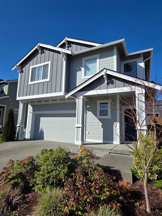 935 Baker Hts Lp in Bremerton, WA - Building Photo