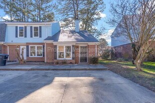 5627 Trafalgar Arch in Portsmouth, VA - Building Photo