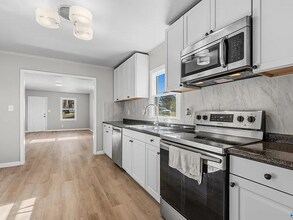 5624 NW Oakwood Rd in Huntsville, AL - Building Photo - Building Photo