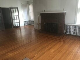 137 Yost Ave, Unit First Floor in Spring City, PA - Building Photo