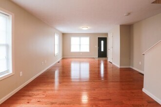 82 Rowley St in Agawam, MA - Building Photo - Building Photo