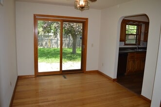 7014 University Ave in Middleton, WI - Foto de edificio - Building Photo