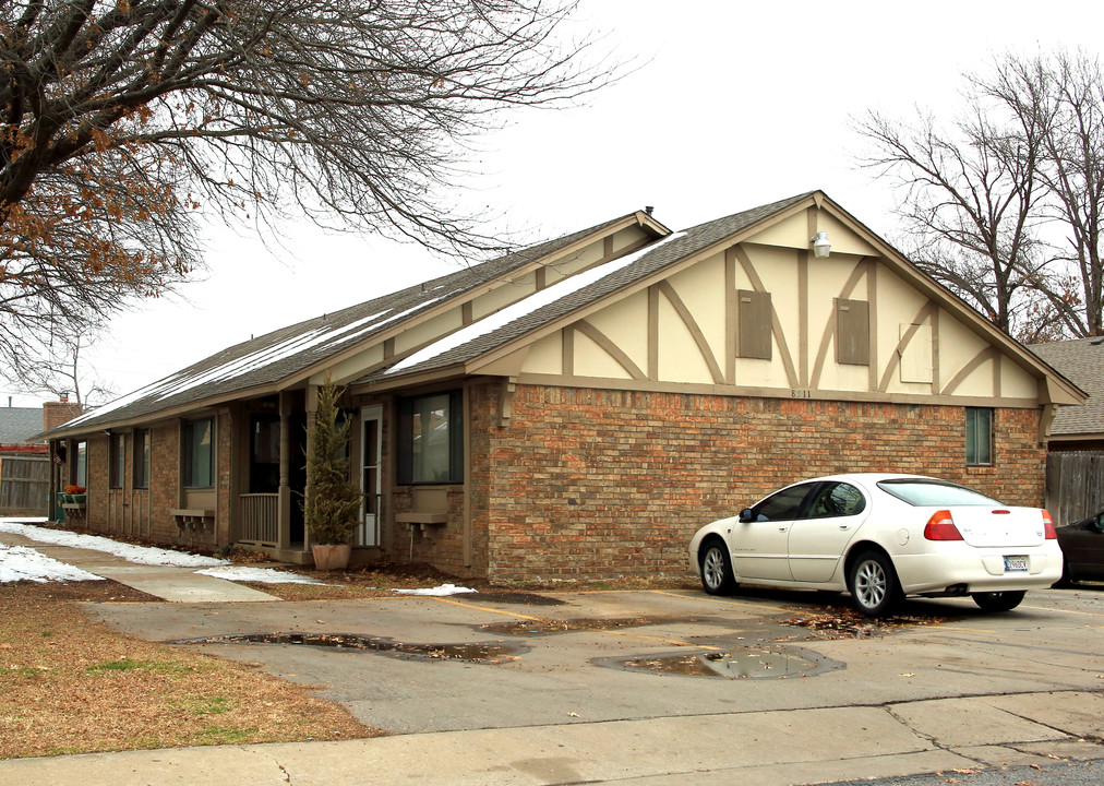 The Virginia Lee Apartments in Tulsa, OK - Building Photo