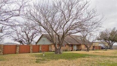 3674 TX-243 in Kaufman, TX - Building Photo - Building Photo