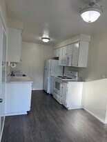 9017 236th St SW, Unit B in Edmonds, WA - Building Photo