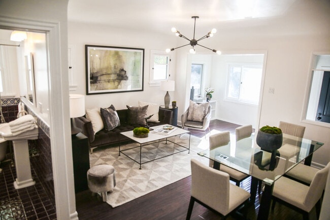 7865 Willoughby Ave in West Hollywood, CA - Foto de edificio - Building Photo