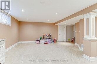 1413 Safeway Crescent in Mississauga, ON - Building Photo - Building Photo