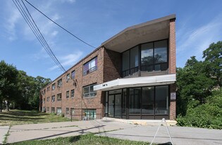 1960 Keele St in Toronto, ON - Building Photo