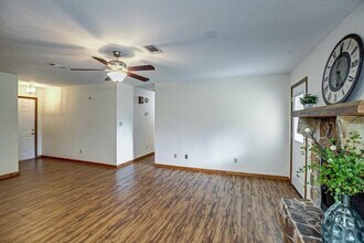 3232 Riddle Dr in Tallahassee, FL - Foto de edificio - Building Photo