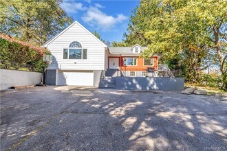 1058 Wilmot Rd in Scarsdale, NY - Building Photo - Building Photo
