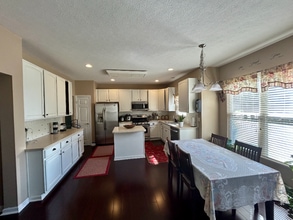 7619 Mill Springs Dr in Dublin, OH - Foto de edificio - Building Photo