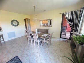 11908 Izarra Way in Ft. Myers, FL - Foto de edificio - Building Photo