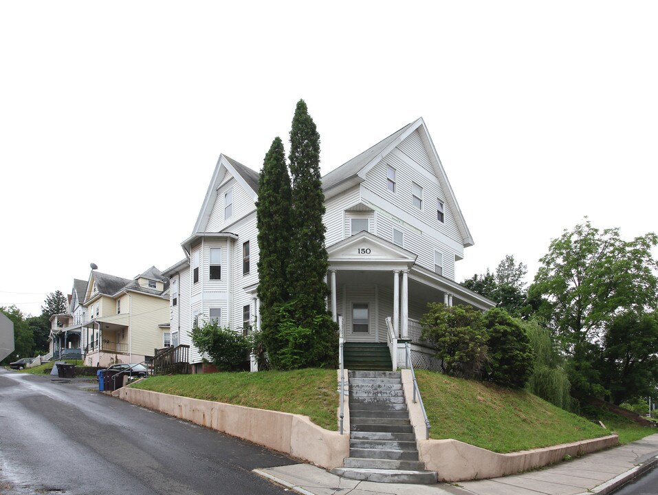 150 W Main St in New Britain, CT - Foto de edificio