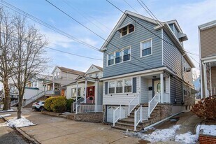 102 W 43rd St in Bayonne, NJ - Building Photo