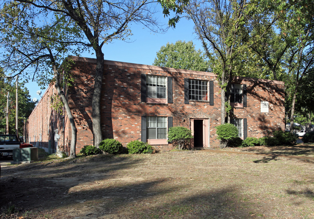 Brister Square in Memphis, TN - Foto de edificio