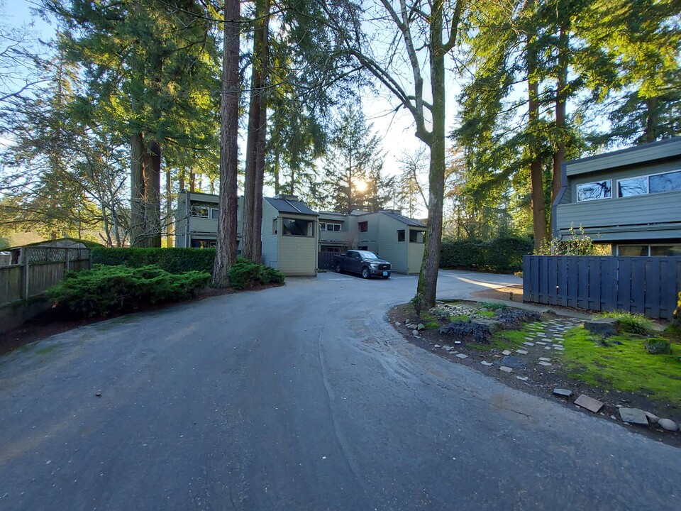 15938 Quarry Rd, Unit 2B in Lake Oswego, OR - Foto de edificio