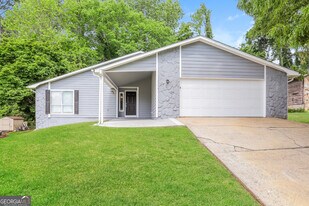 299 Park Ridge Ct in Riverdale, GA - Building Photo