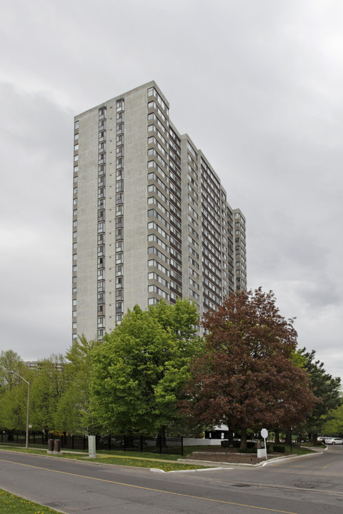 80 Antibes Dr in Toronto, ON - Building Photo