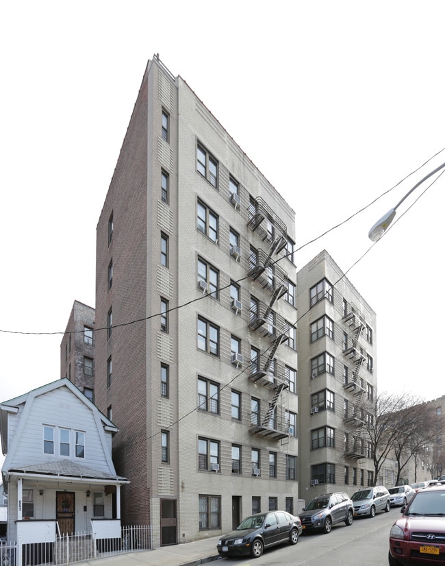 655 E 228th St in Bronx, NY - Building Photo - Building Photo