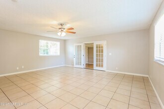 5023 Donnybrook Ave in Jacksonville, FL - Building Photo - Building Photo