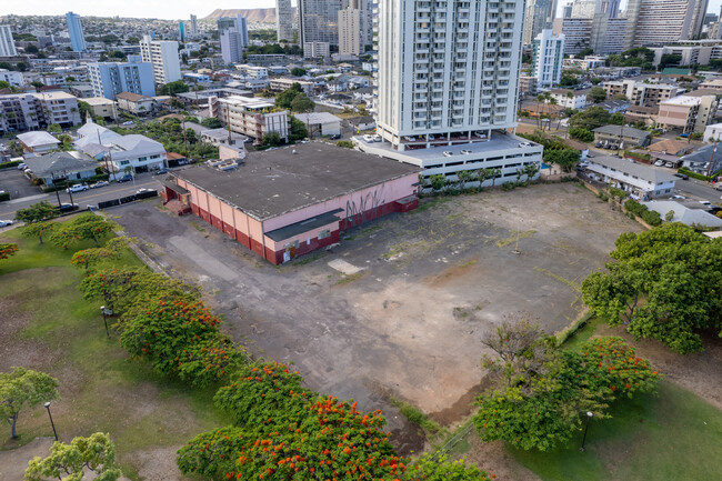 820 Isenberg St in Honolulu, HI - Building Photo - Building Photo