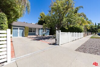 5162 Lindley Ave in Los Angeles, CA - Building Photo - Building Photo