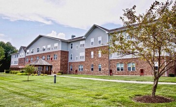 Heritage Landing 55+ Apartments in Mount Vernon, IL - Building Photo - Building Photo