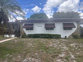 3295 NW 43rd Ter in Miami, FL - Building Photo
