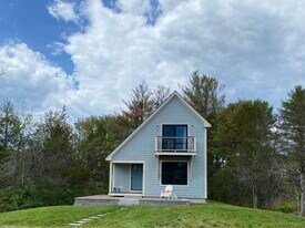 15 Cedar Point Rd in Durham, NH - Building Photo