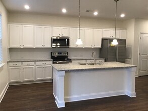 205 Lindridge Dr in Lilburn, GA - Building Photo - Building Photo