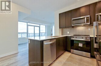 3270 Sheppard Ave E in Toronto, ON - Building Photo - Building Photo