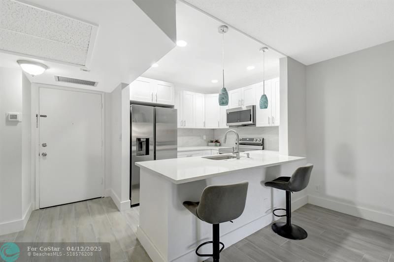 255 S Cypress Rd in Pompano Beach, FL - Foto de edificio