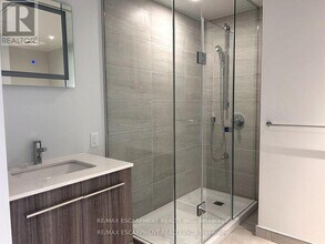 8 Cumberland St in Toronto, ON - Building Photo - Building Photo