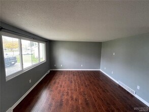 5355 Lake Ave in Orchard Park, NY - Building Photo - Building Photo