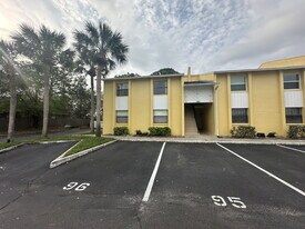 582 N Wickham Rd in Melbourne, FL - Building Photo