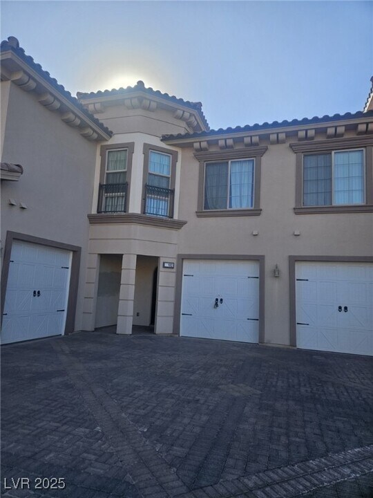 32 Via Vasari in Henderson, NV - Building Photo