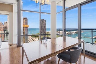 450 E Waterside Dr, Unit 2902 in Chicago, IL - Foto de edificio - Building Photo