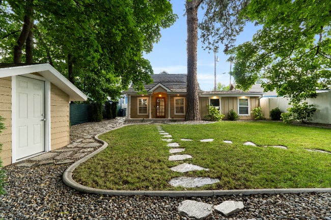 property at 1016 E Lakeside Ave