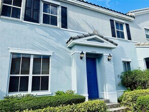 9446 SW 170th Passage, Unit 2C in Miami, FL - Foto de edificio - Building Photo