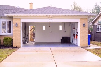 915 S Waverly Pl in Mount Prospect, IL - Foto de edificio - Building Photo