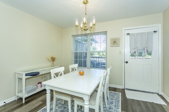 2200 Montreat Cir in Vestavia Hills, AL - Foto de edificio - Building Photo