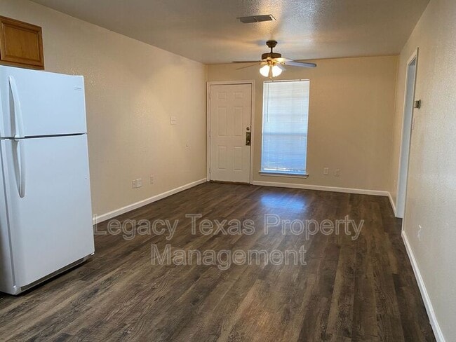 1719 Short St in Cleburne, TX - Building Photo - Building Photo