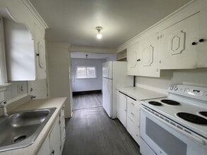 1910 20th St NE in Salem, OR - Building Photo - Building Photo