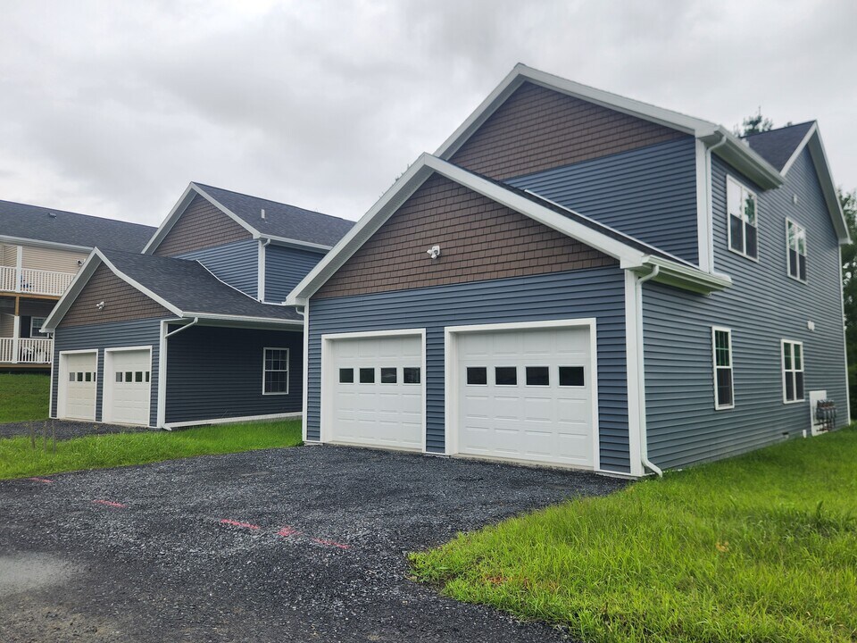 60 Nicholas Ln, Unit 64 Nicholas Lane in Barre, VT - Building Photo