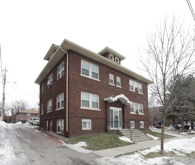 828 S 16th St in Lincoln, NE - Building Photo - Building Photo